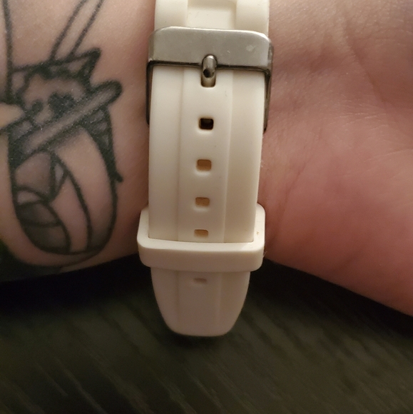 Watch - Picture 3 of 5